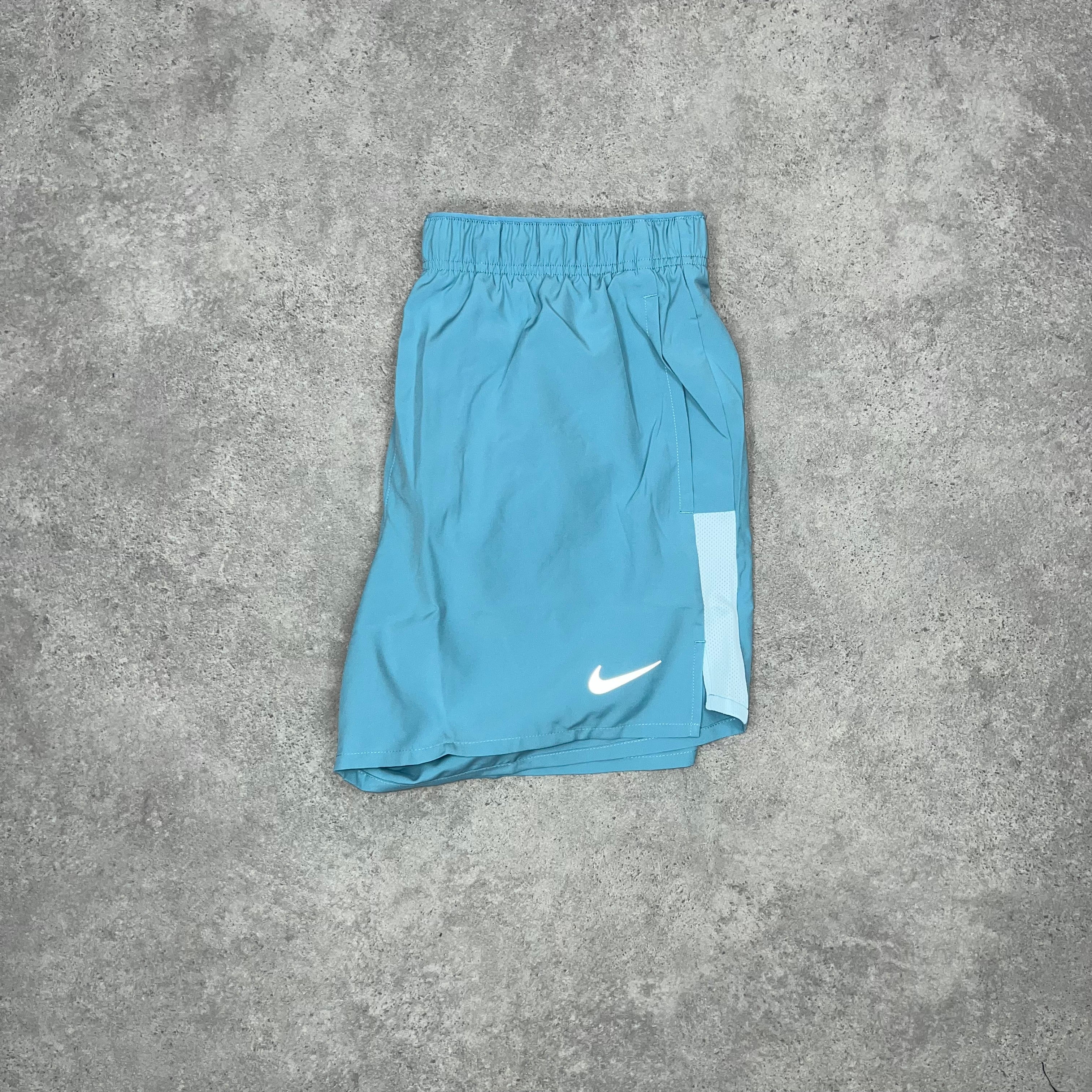 Nike Challenger shorts 7” - Denim Turquoise