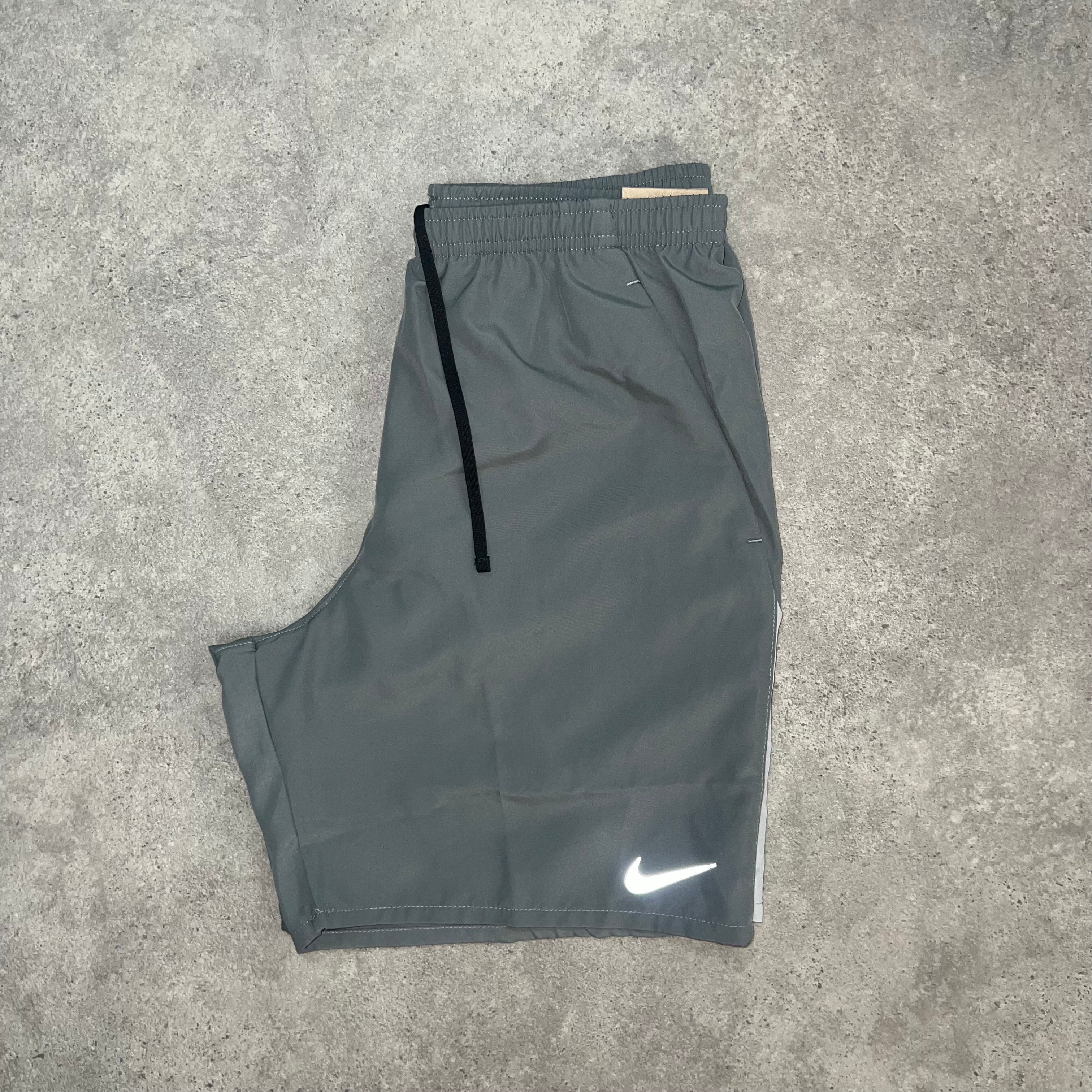 Nike Challenger Shorts 7” - Slate Grey