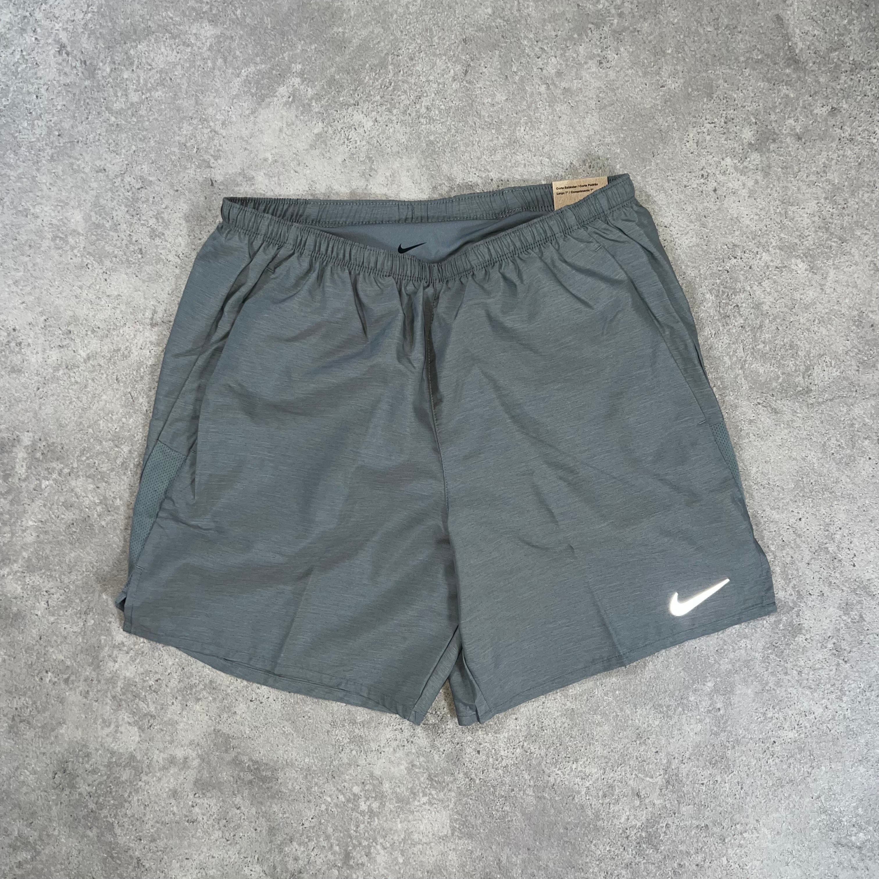 Nike challenger shorts 7” - Grey