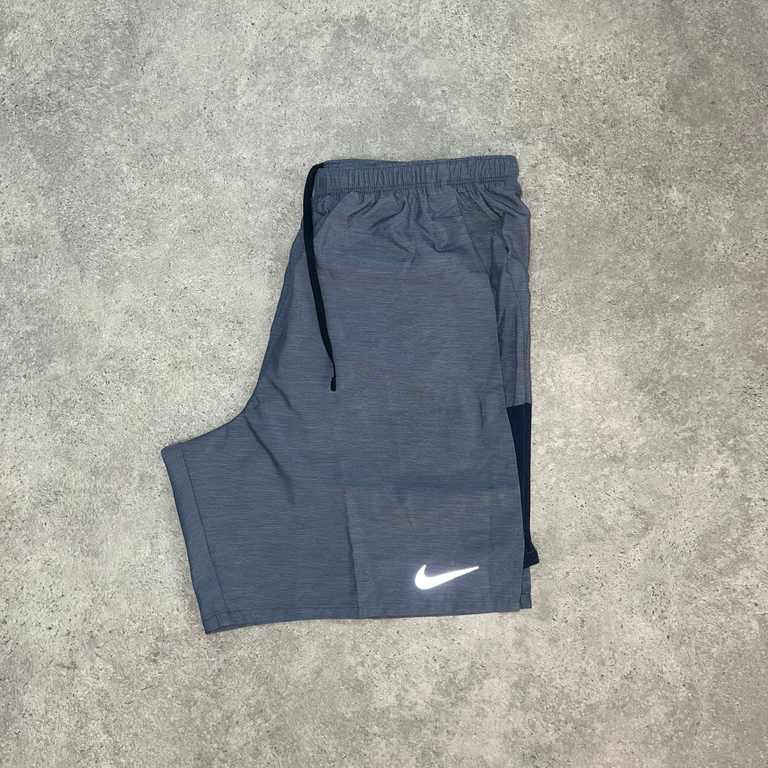 Nike Challenger Shorts 7” - Obsidian Grey