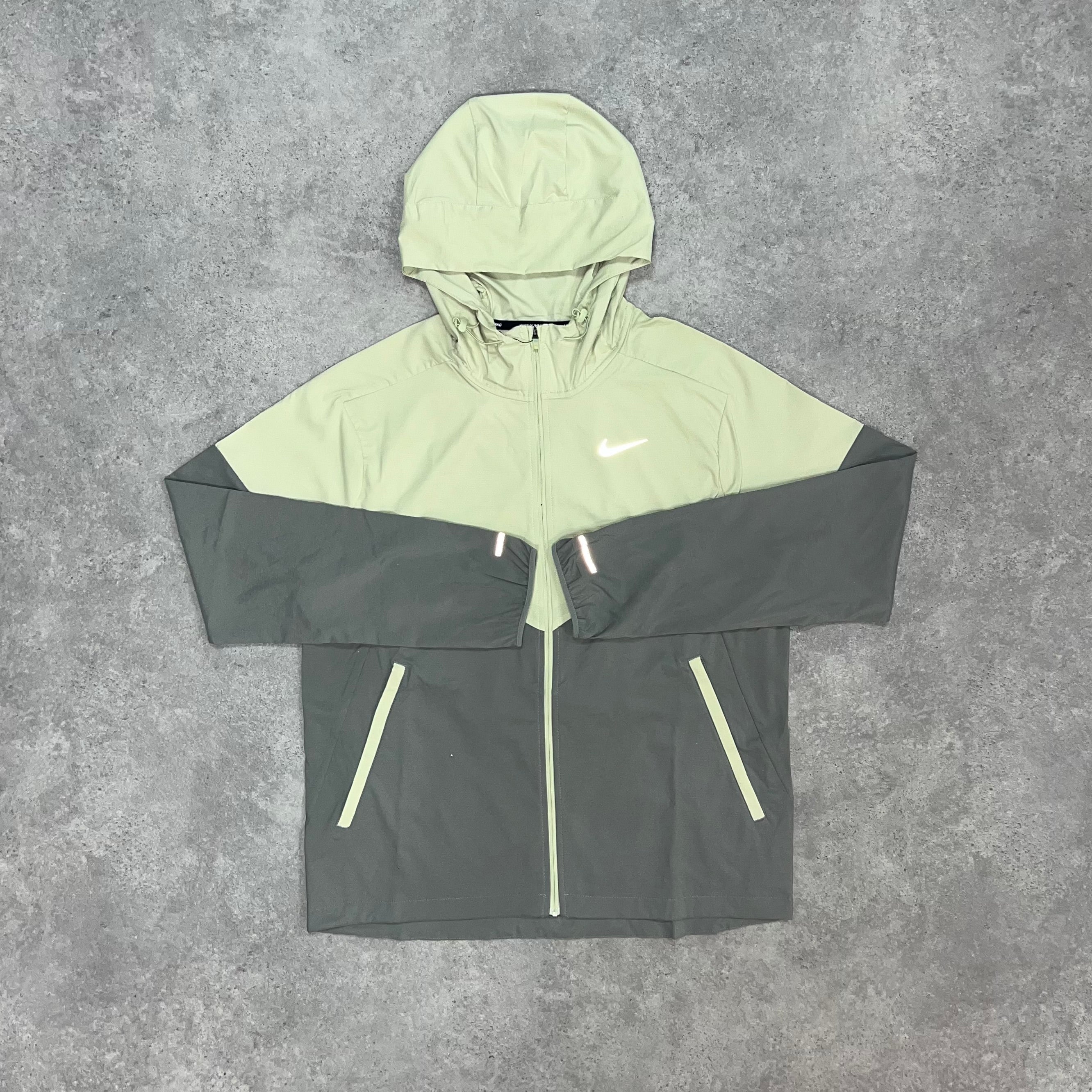 Nike UV Repel Windrunner - Olive